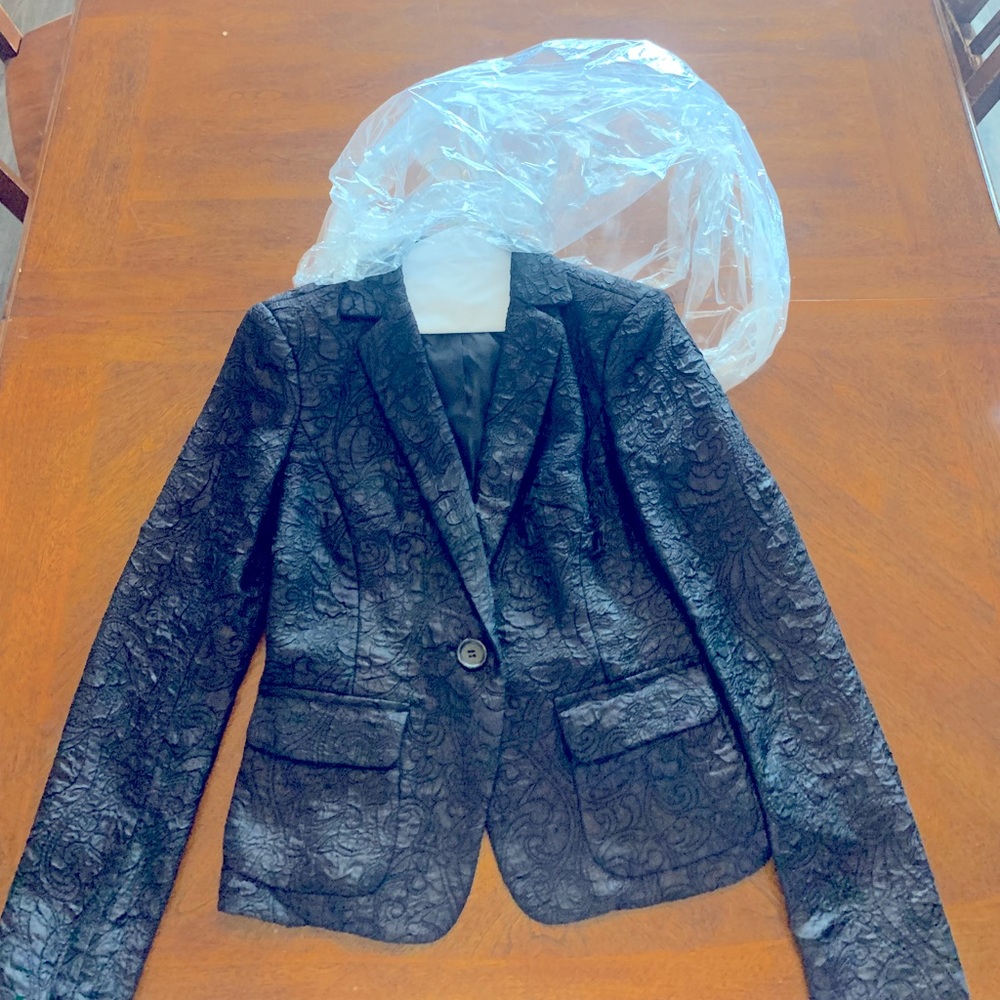 Black embossed one button blazer